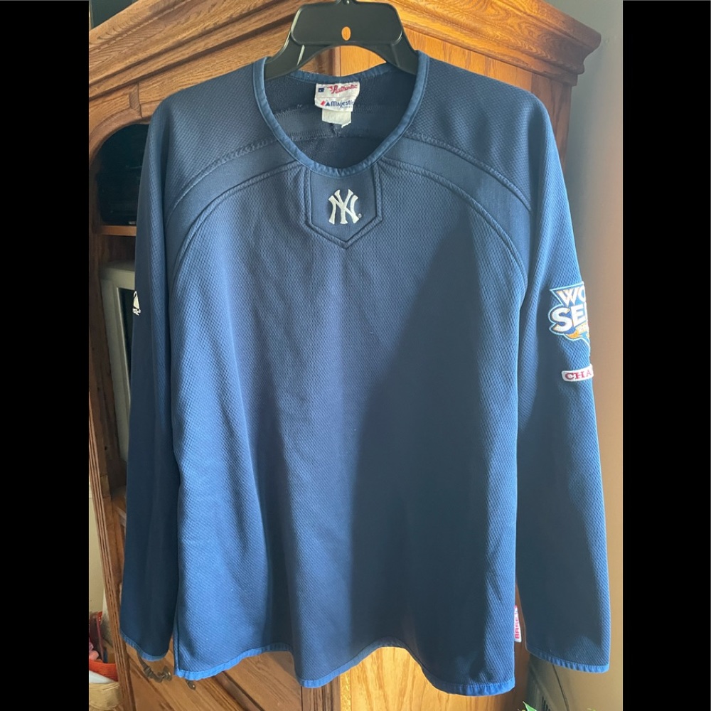 NY Yankees long sleeve shirt